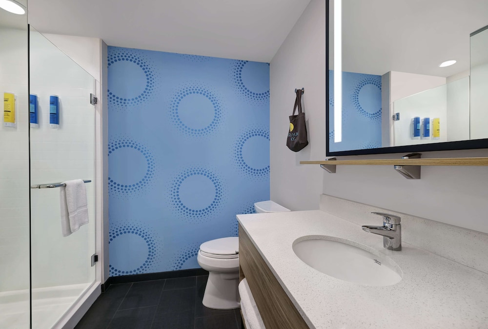 Room, 1 King Bed, Accessible (Hearing) - Photo 3