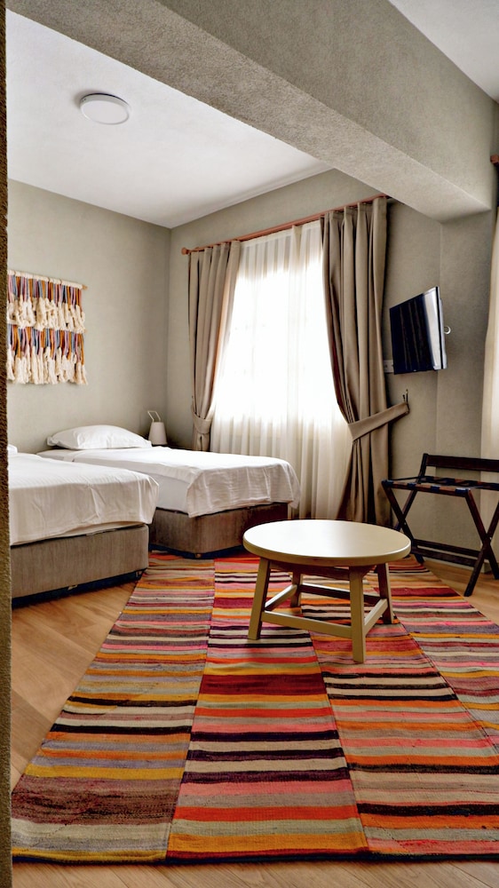 Deluxe Twin Room, Multiple Beds - Photo 12
