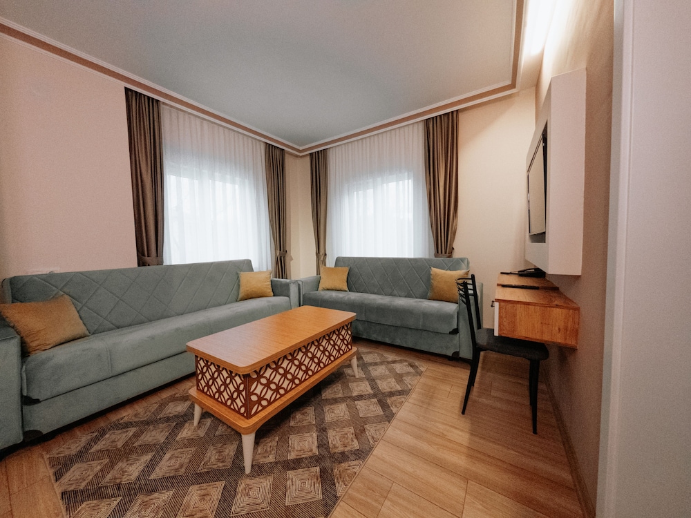 Deluxe Suite - Photo 5