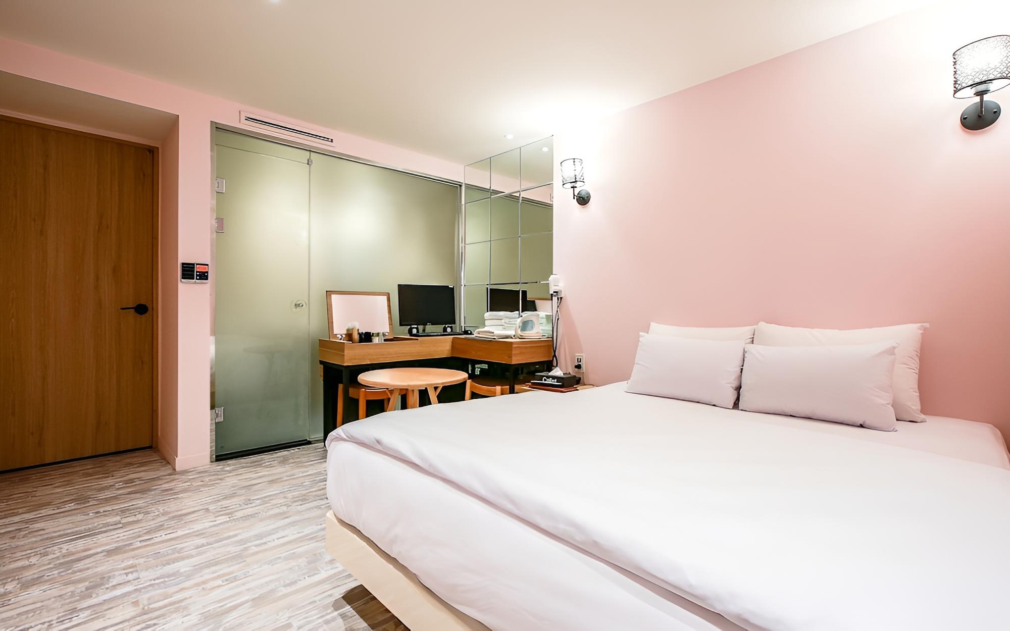 Room (Standard) - Photo 7