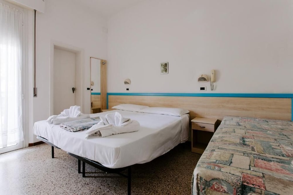 Basic Triple Room photo 1