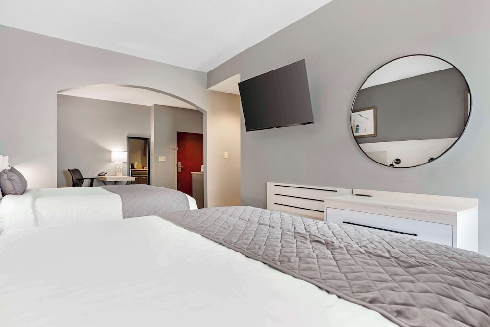 Suite, 2 Queen Beds, Non Smoking photo 2
