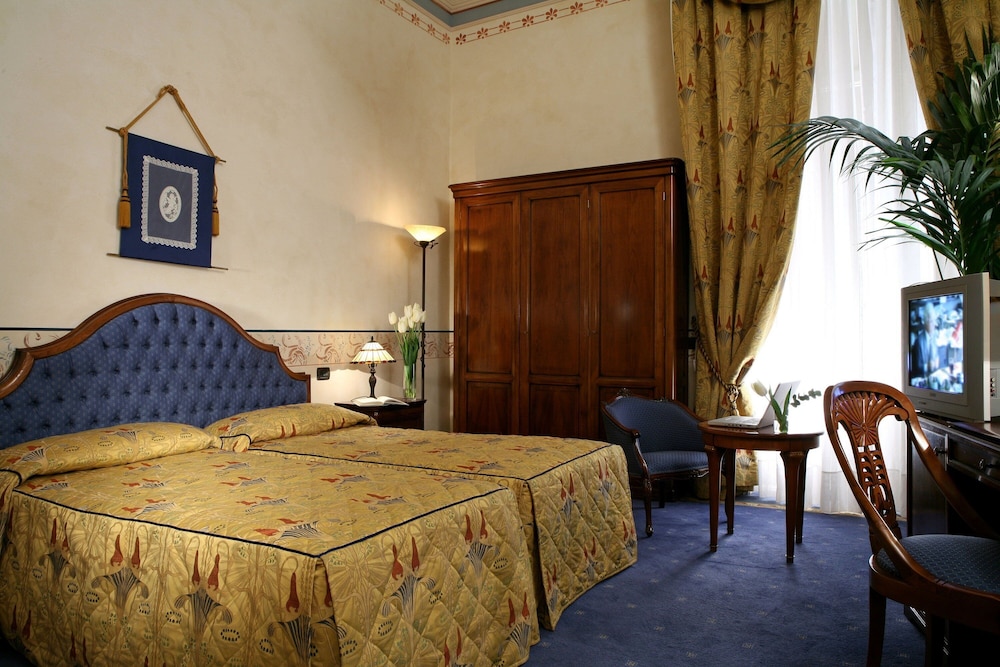 Deluxe Double or Twin Room, 1 Double Bed, Non Smoking, Air conditioning - Photo 1