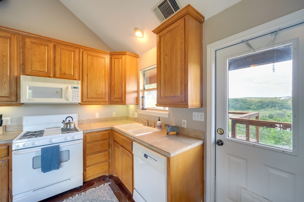 House (2 Bedrooms) photo 2