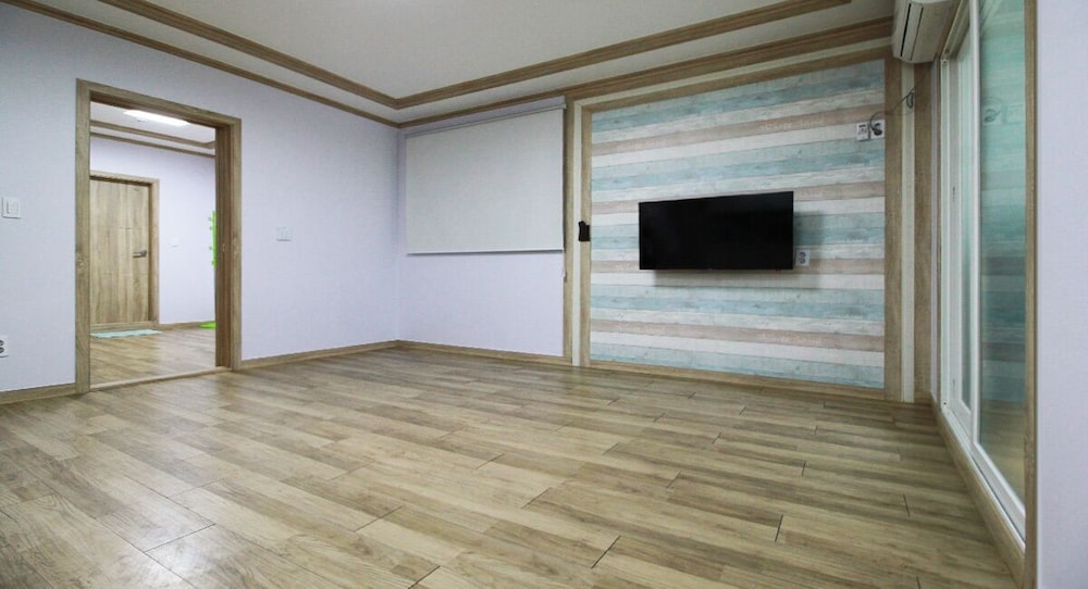 A6 1.5room (Room 1 + Living Area + Bathroom 2) photo 1