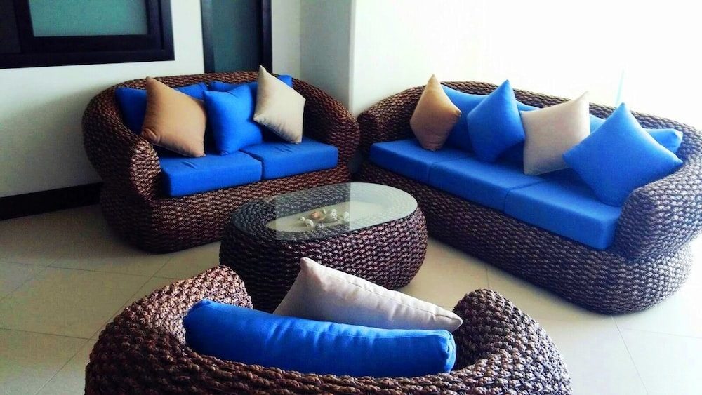 Family Condo, 2 Bedrooms, Ocean View, Beachside photo 3
