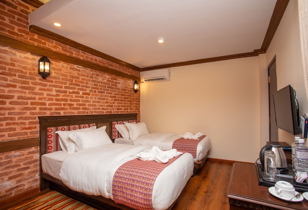Deluxe Double Or Twin Room - Photo 9