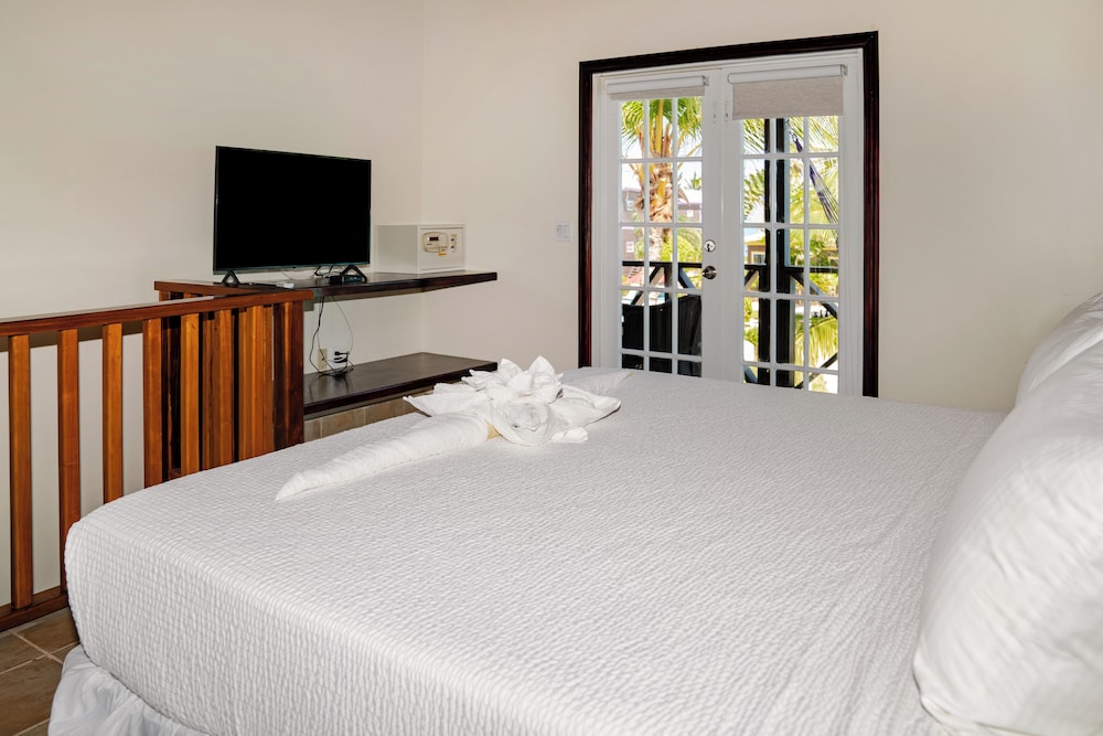 One Bedroom plus Den Garden View Villa photo 3
