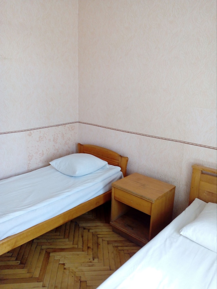 Economy Triple Room photo 3
