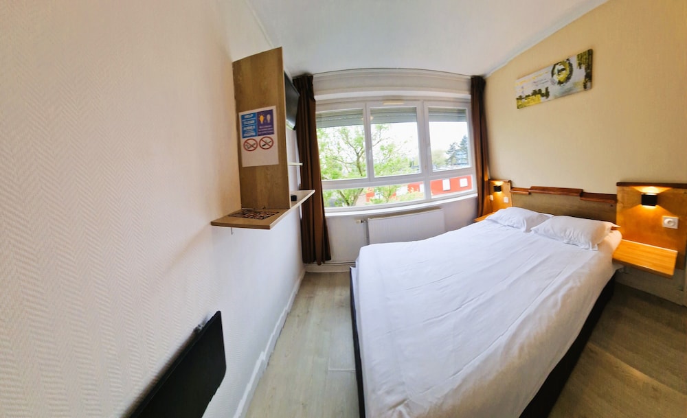 Basic Single Room, 1 Double Bed