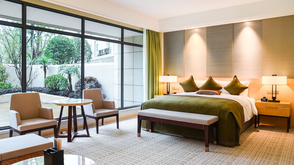 Classic Room, 1 King Bed, Garden View