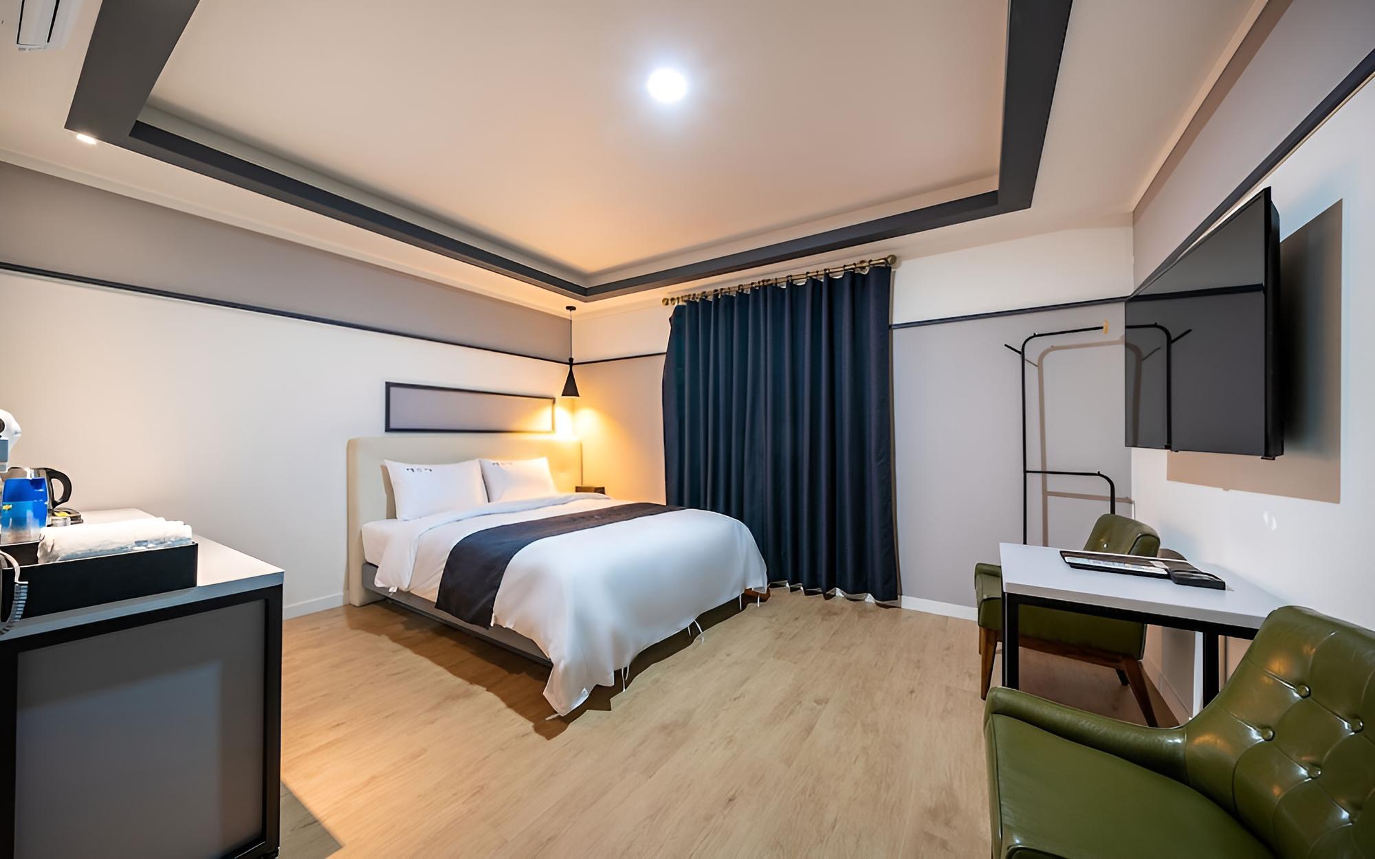 Room (Standard) - Photo 5