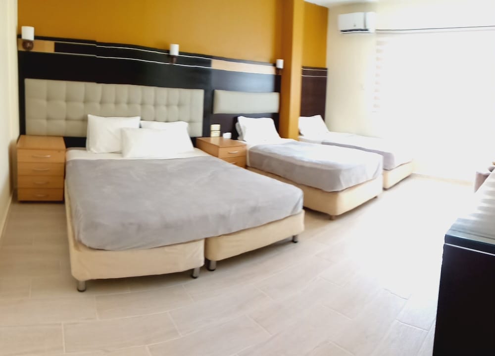 Deluxe Quadruple Room - Photo 6