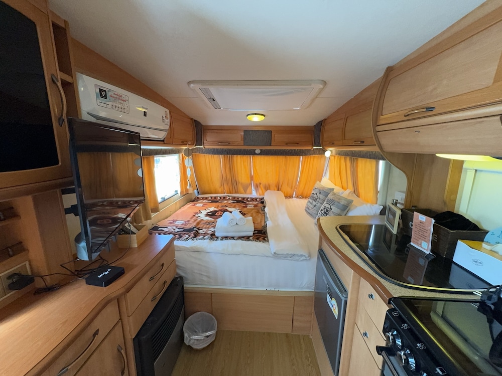 Campervan Riverfront for 2 - Photo 1