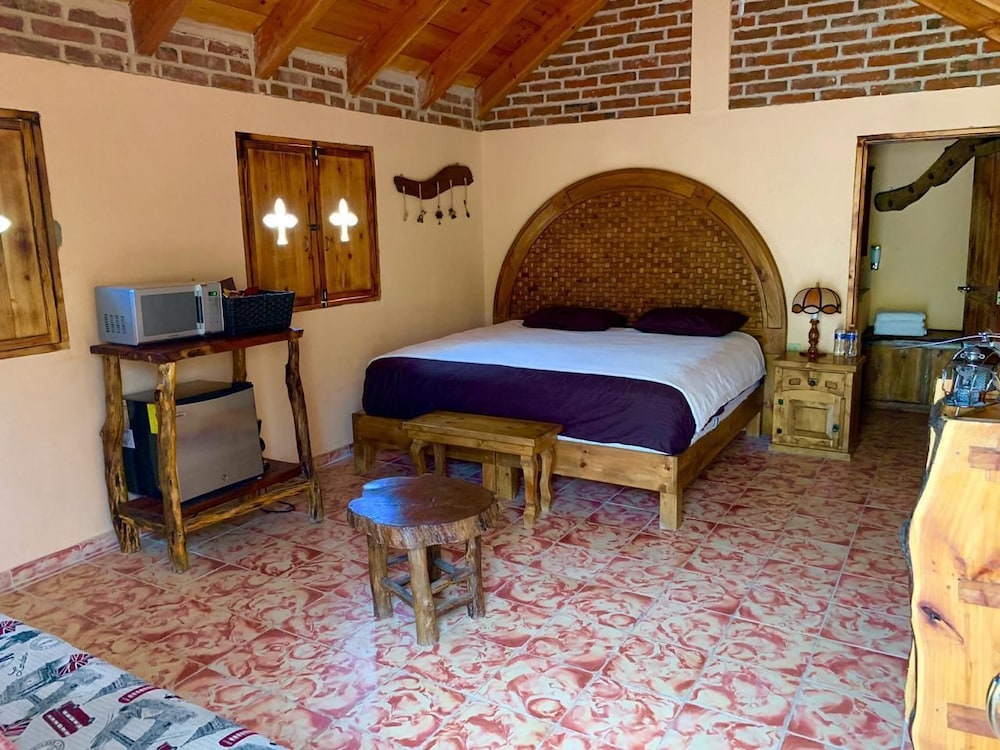 Comfort Cabin, 1 King Bed photo 3