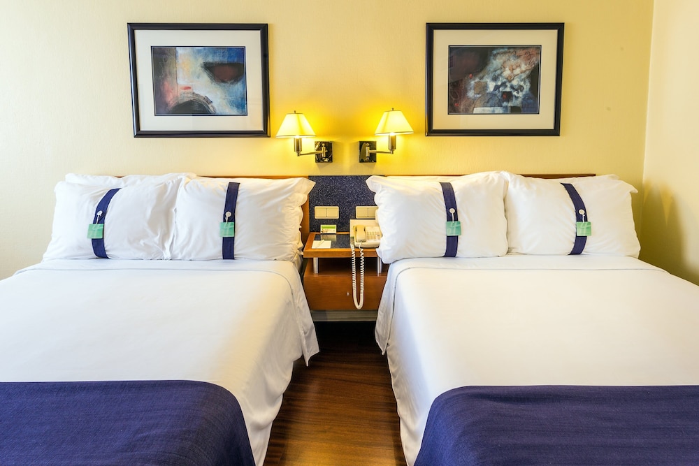 Standard Room, 2 Double Beds, Smoking - Photo 3
