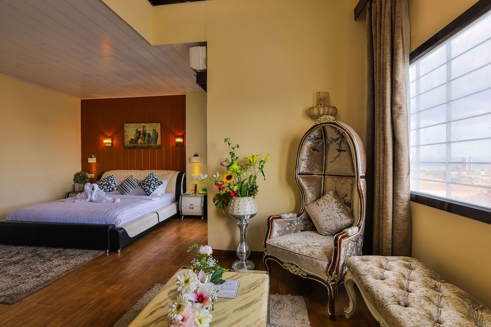 Deluxe Suite, City View photo 3