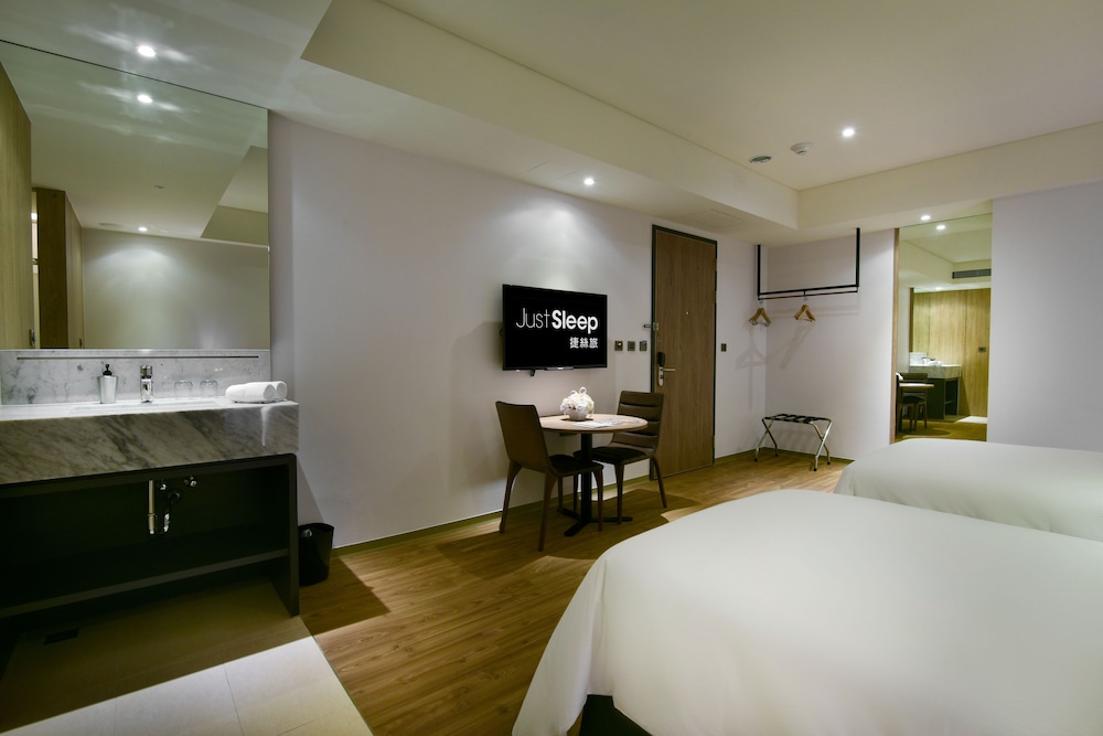 Superior Twin Room, 2 Twin Beds photo 2