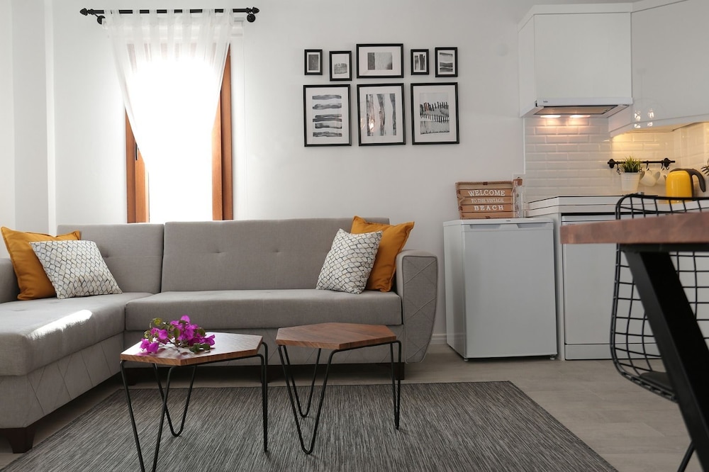 Design Duplex, 2 Bedrooms, Terrace, Beachside photo 3