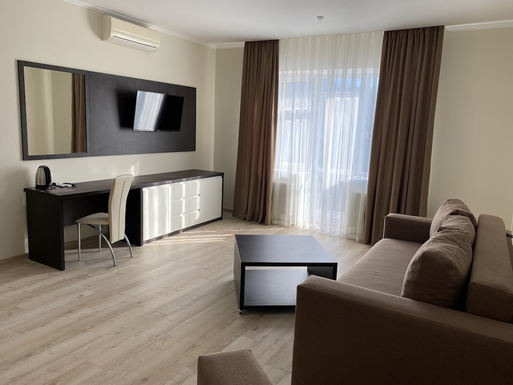 Comfort Suite photo 1