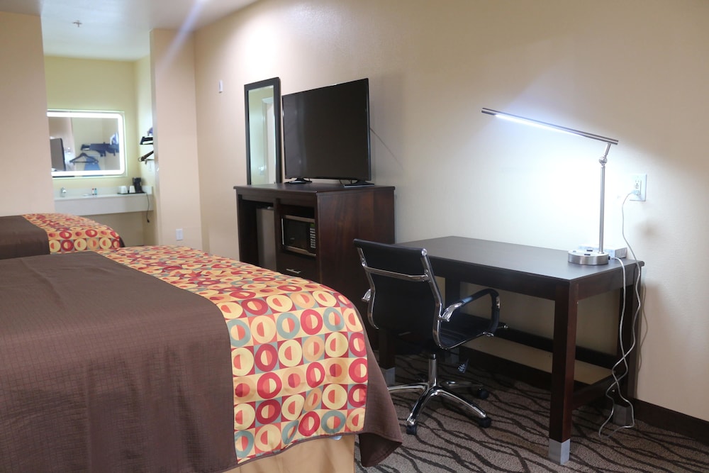 Suite, 2 Queen Beds photo 2