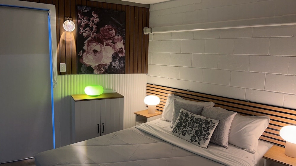 2 Bedroom Apartment (No Pets)