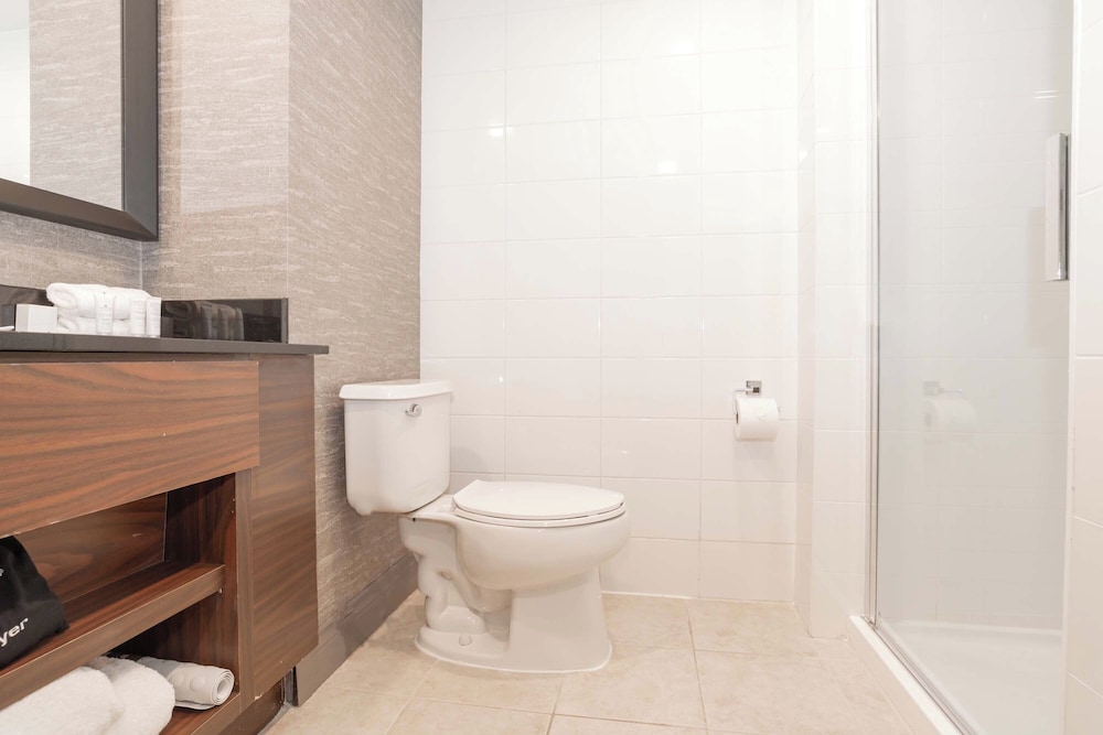 Suite, 1 King Bed, Kitchen (Washer Dryer, Jacuzzi) - Photo 5