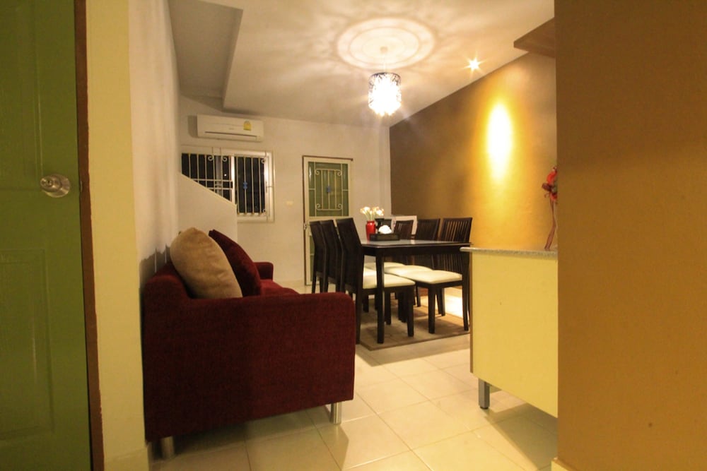 Family Room photo 2