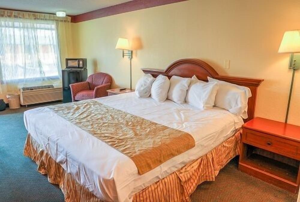 Deluxe Room, 1 King Bed photo 1