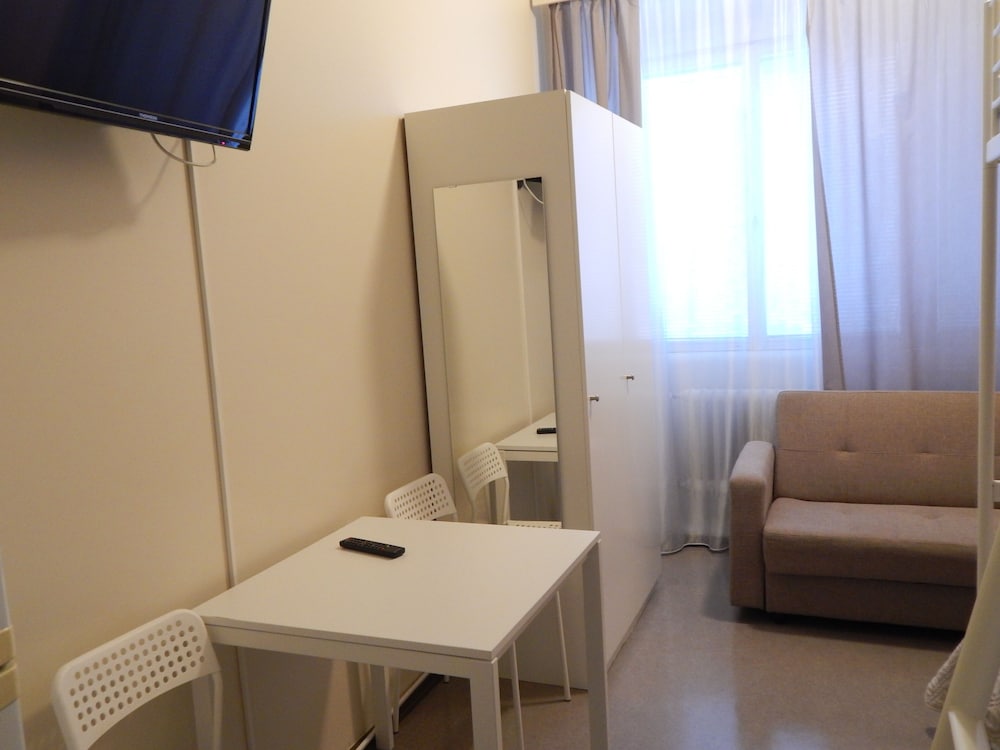 Basic Twin Room, Shared Bathroom - Photo 6