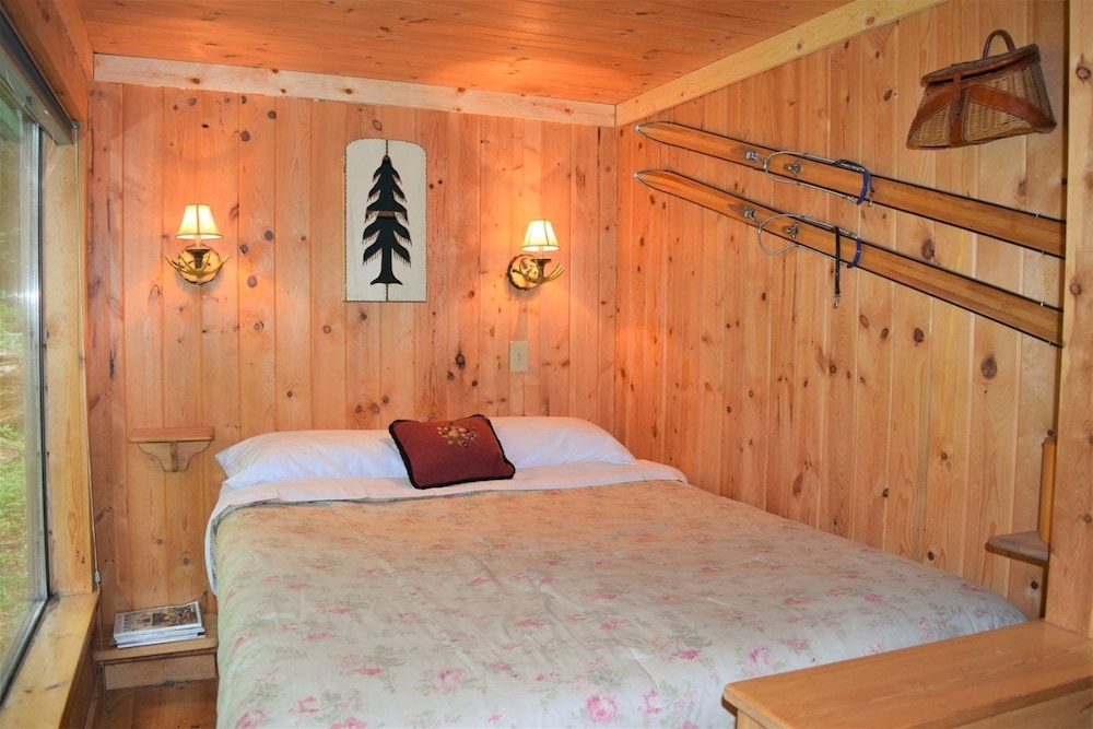 Cabin (Cowlitz River Cabin) photo 1