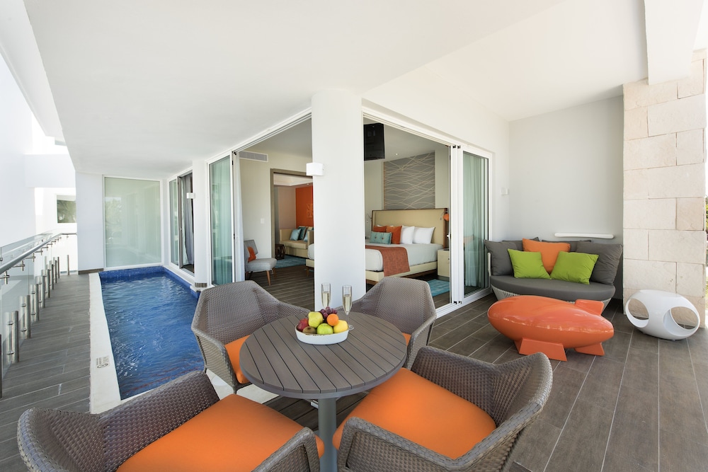 Suite (SWANK PLUNGE POOL SUITE)