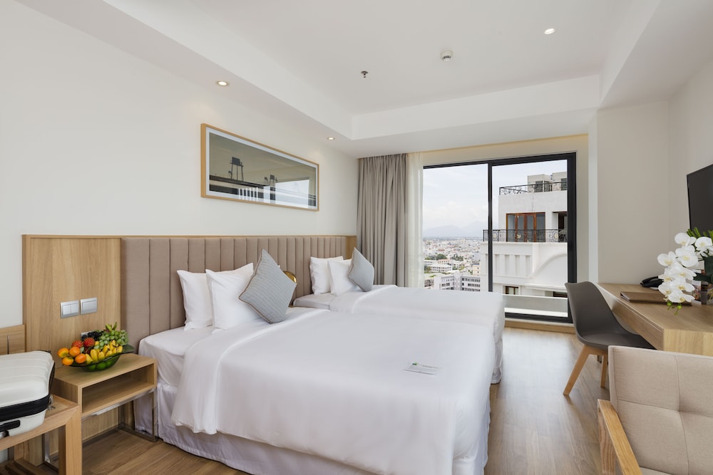 Premium Twin Ocean View With Balcony photo 2