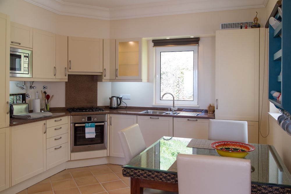 Superior Apartment, 1 Bedroom, Sea View (& Funchal View) photo 3