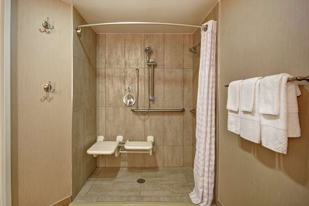 Suite, Accessible, Non Smoking - Photo 8