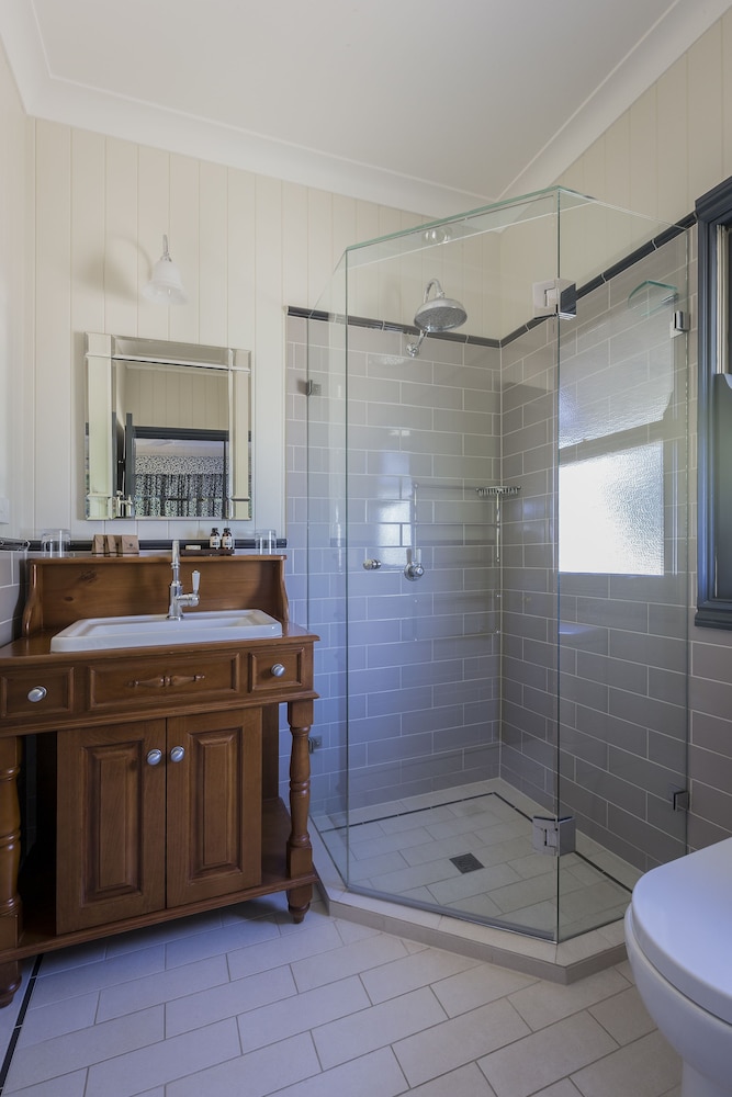 Two Bedroom Cottage - Photo 7