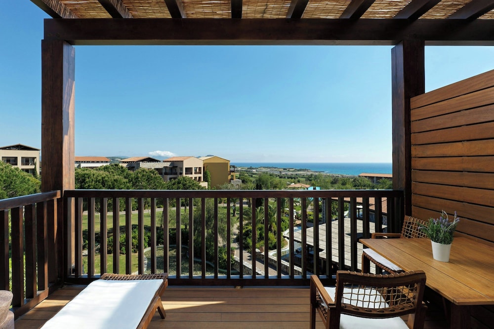 Premium Suite, 1 Bedroom, Sea View (Balcony) thumbnail 6