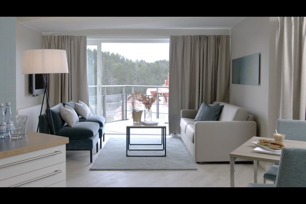 Deluxe Room (Queen size bed) photo 1