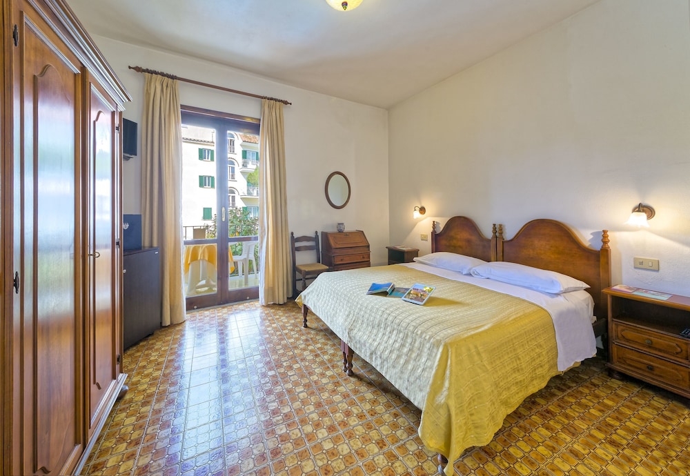 Standard Double Room - Photo 2