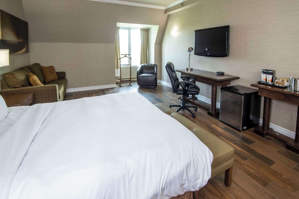 Standard Room, 1 Queen Bed with Sofa bed, Non Smoking - Photo 5
