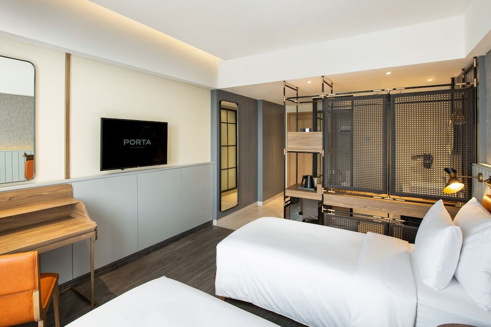 Deluxe Twin Room (Room Only) - Photo 3