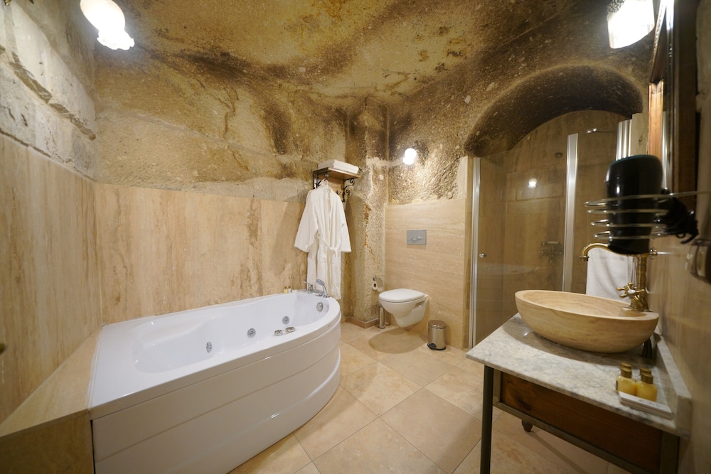 Superior Suite - Photo 10