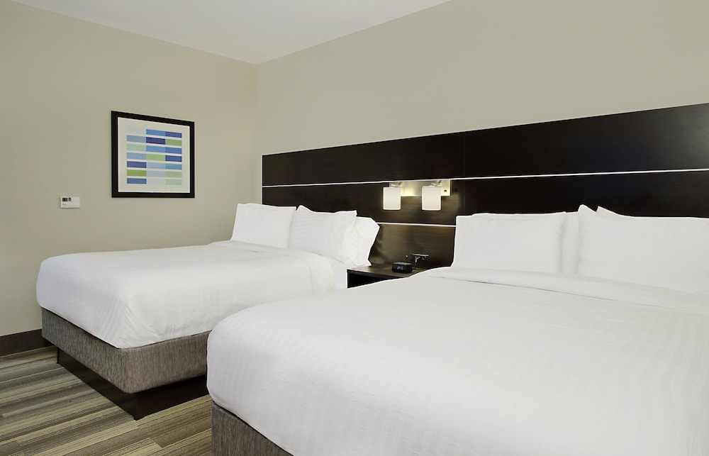Suite, 2 Queen Beds, Accessible (Comm, Tub)