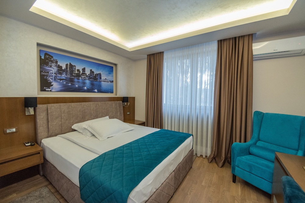 Superior Room, 1 King Bed - Photo 1