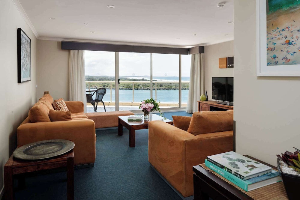 Three Bedroom Apartment - Water View - Photo 2
