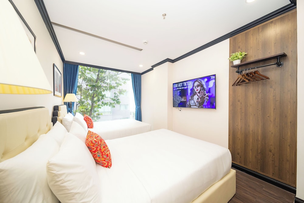 Family Quadruple Room, City View photo 2
