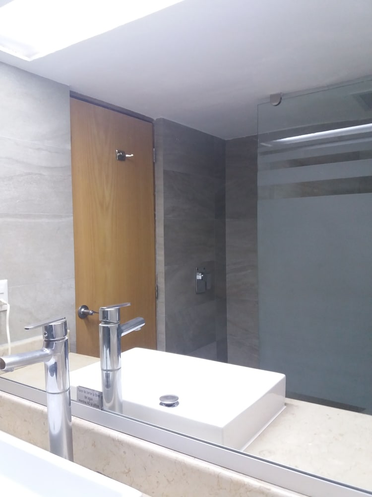 Standard Room, 2 Double Beds - Photo 4