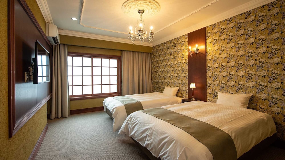 Western Room 21square meter (2 people, Sink, WC, Non Smoking)