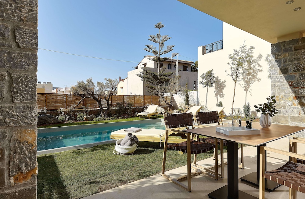 Two Bedroom Suite with Private Pool and Garden - Photo 7