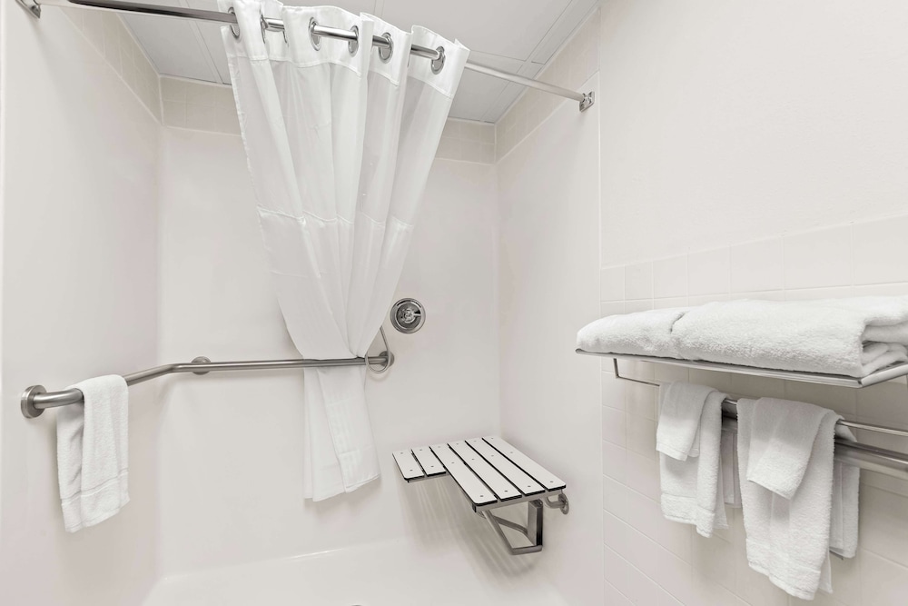 Room, 1 King Bed, Roll-in Shower - Photo 7